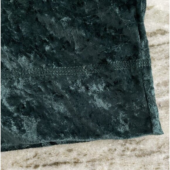 GUYS WHO WEAR SUITS MAKE ME NERVOUS Velvet Top Women L Green Cropped Long Sleeve - Picture 4 of 8